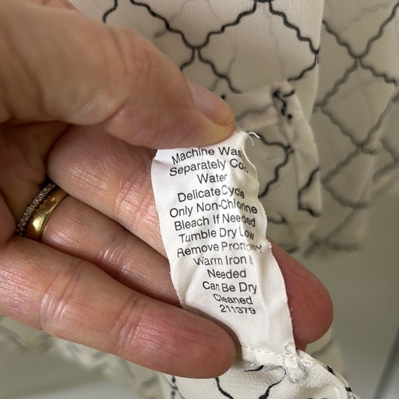 CAbi Cream and Black Geometric Blouse Oversized Size Sm Fits like M/L - Picture 8 of 12